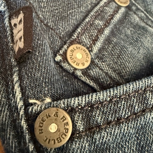 🔥👖 ROCK & REPUBLIC BERLIN Skinny Jeans | Size 29 | Studded R Logo - Picture 4 of 14
